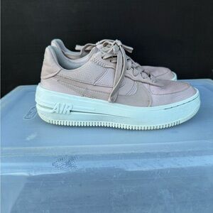 Nike Women's Low-Top Platform Sneakers - Blush Pink